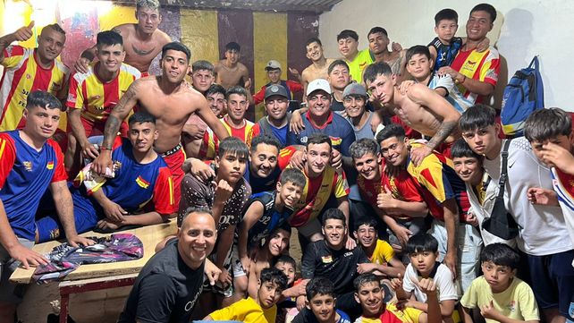 En Humberto Primo e Iguazú hubo fiesta. Defensores Unidos venció a Renato Cesarini en Ludueña y sueña con llegar a la Primera A.