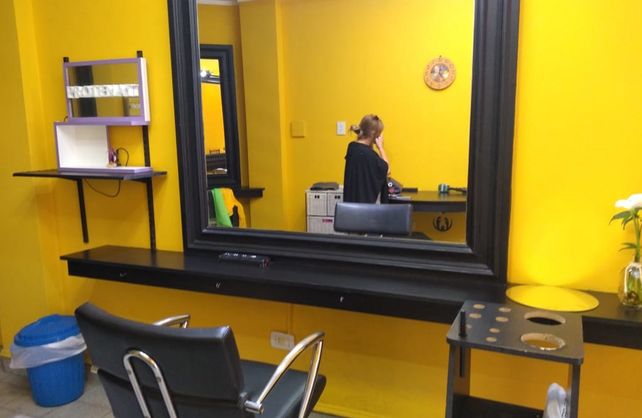 Impunidad sin límites: rompieron el blindex y desvalijaron una peluquería en pleno centro de Santa Fe. Foto: Gentileza LT10 Impunidad sin límites: rompieron el blindex y desvalijaron una peluquería en pleno centro de Santa Fe. Foto: Gentileza LT10