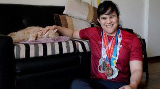 La judoca Nadia Boggino luce orgullosa las medallas que conquistó a lo largo de su carrera.