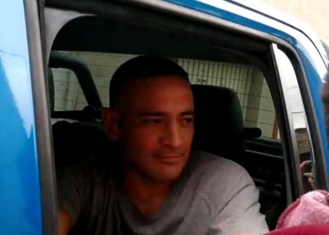 El policía Luis Pais quedó envuelto en un polémico episodio tras intentar detener a un sospechoso dentro de un estudio jurídico. Fue detenido