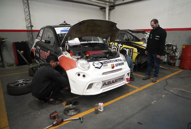 Los Abarth llegaron todos desde Italia y fueron readaptados para la competencia.