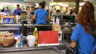 Empleados de comercio acordaron un aumento salarial: cuánto cobrarán