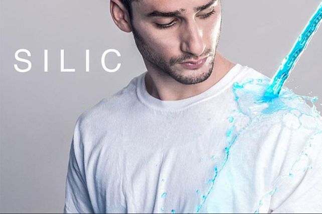 ¿La pelota no se mancha?, esta remera tampoco