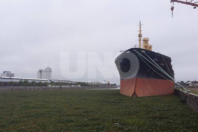 Ante una multitud, el Sampan se despidió y dejó un espacio vacío en el Puerto santafesino
