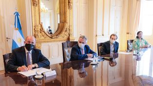 Casa Rosada. El gobernador de Santa Fe, Omar Perotti, y el presidente Alberto Fernánez firmaron un préstamo con el CAF (Banco de Desarrollo).&nbsp;