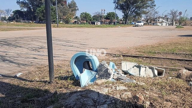 Un cruce que une dos barrios de la ciudad y que los vecinos denuncian en estado de abandono.&nbsp;