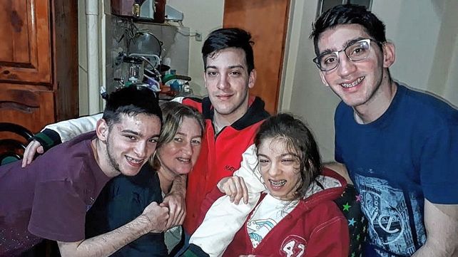 Los chicos tienen un gran sosten en su mamá Rosario