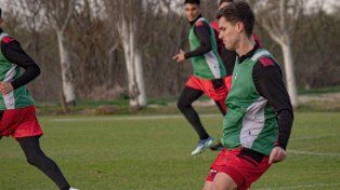 AndrewTeuten está recuperadoy podría ser titular en el partido que Colón jugará ante Atlético de Rafaela.