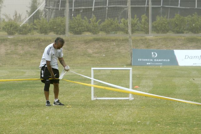 Leones FC. Todos trabajan en equipo