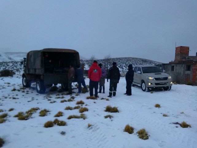 Rescatan a una familia aislada por la nieve