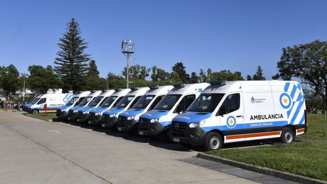 Salud: entregan 10 ambulancias de Nación y crean 1095 cargos