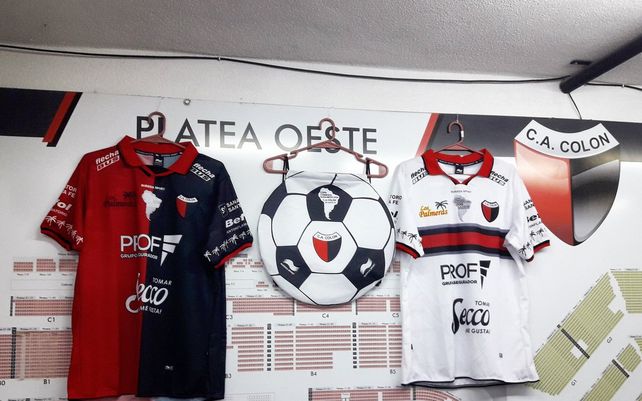 Colón puso a la venta su polémica camiseta