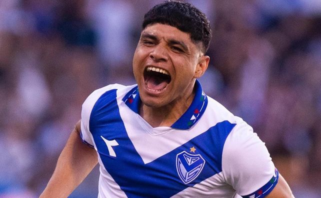 Claudio Aquino tiene contrato en Colo Colo hasta diciembre de 2026. Aunque Almirón lo quiere para Central