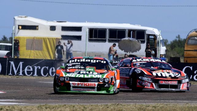 Castellano contiene a Canapino. Así fue toda la carrera del Turismo Carretera en Viedma.