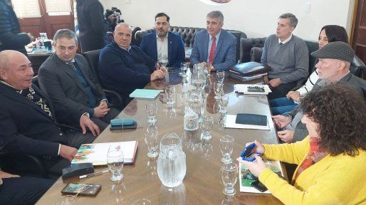 El gobierno santafesino ofreció un 8% de aumento a los estatales, con un mínimo garantizado de 75 mil pesos