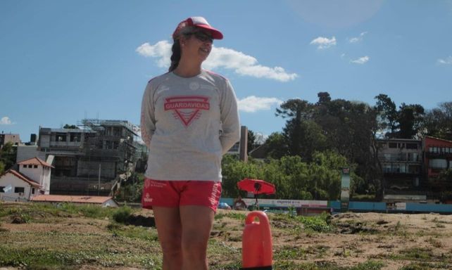 ¿Las rosarinas se tapan el cuerpo en la playa o defienden el derecho a exhibirse como Moria Casán?