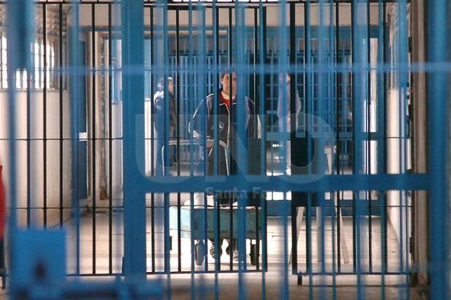 Secuestraron 198 celulares en manos de presos de la cárcel de Coronda