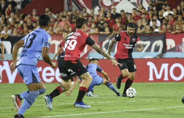 Newells ganó ante su gente en la vuelta al Coloso y sigue invicto y puntero