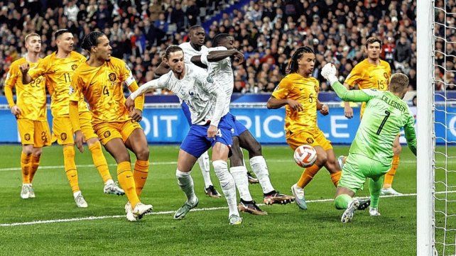 Francia goleó a Países Bajos 4-0 en un encuentro válido por la 1° fecha de las Eliminatorias para la Eurocopa.