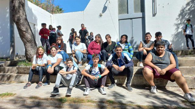 La escuela Pablo del Tarso y la de oficios Enrique Angelelli funcionan en barrio Anacleto Medina de Paraná. Cuentan con sólo 30 socios y la cuota es a voluntad