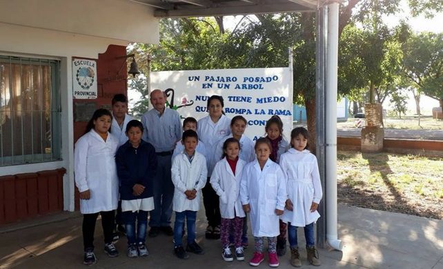 Antes de la pandemia el Jefe Comunal de Iturraspe con toda la comunidad de la Escuela Nª 650. Para este ciclo lectivo habrá 5 alumnos.&nbsp;