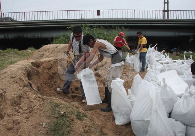 Crecida del Paraná: se intensifican las tareas en la zona de la costa