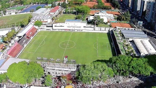 Colón volverá a jugar en una cancha de dimensiones reducidas ante Defensores