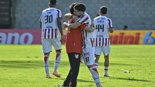 Instituto venció a Riestra y se acerca a la zona de clasificación