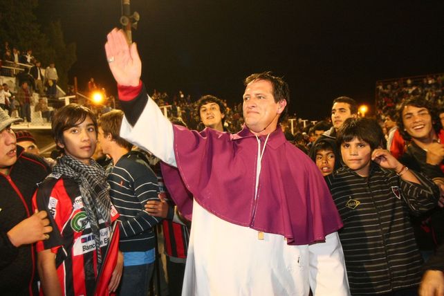 El Padre Grella, presente en el ascenso de Patronato a la BN