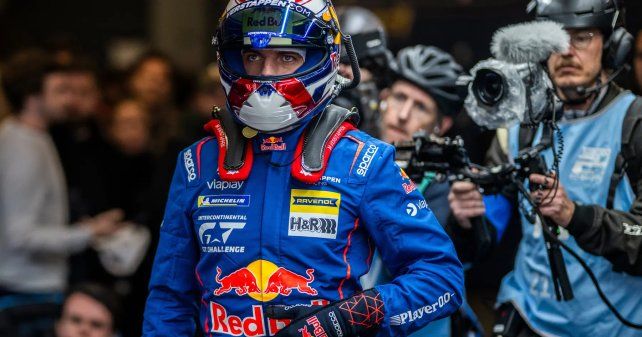 Por una falla mecánica, Verstappen y su equipo abandonaron en las 24 Horas de Nürburgring