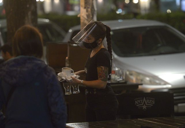 Aunque con restricciones, los rosarinos poblaron los sectores gastronómicos