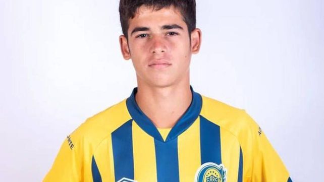 Bruno Ruggeri, el chico que aparece abrazado con Servio tras el gol de Central