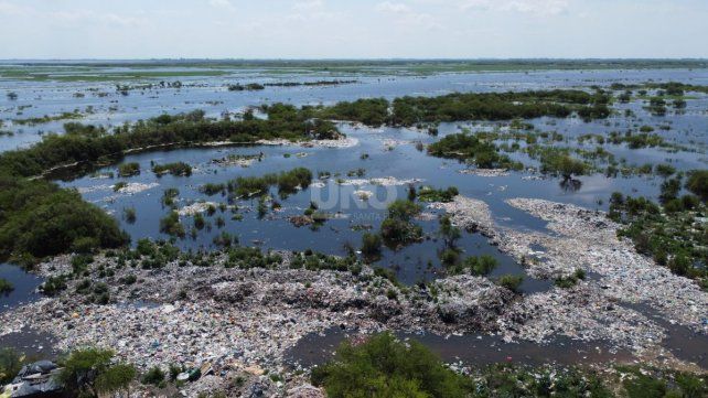 La laguna Setúbal volvió a ser un basural: Los impactos en el suelo