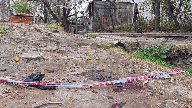 Junto a la zanja. 24 de Septiempre y pasaje Cerrillos