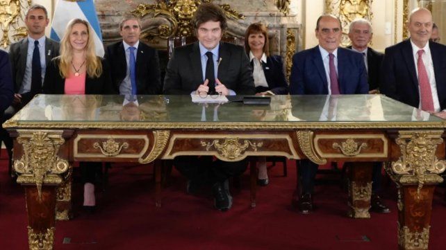 El anuncio del presidente javier Milei sobre la fluctuación del dólar