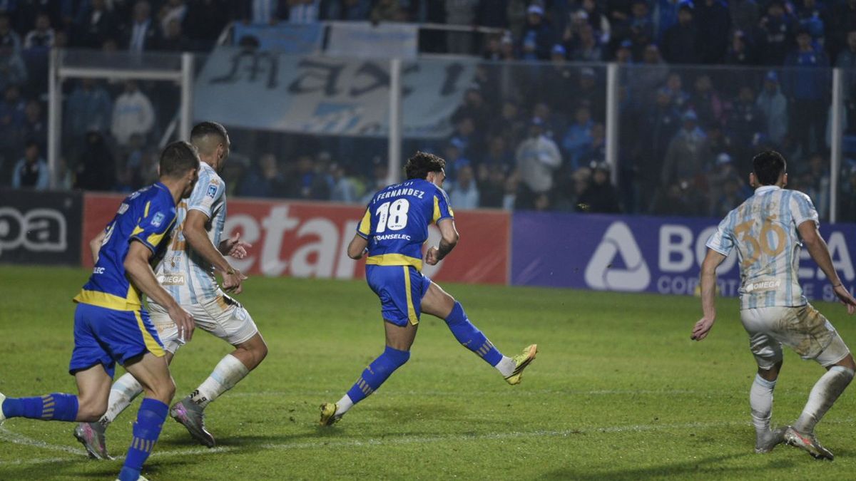 Julián Fernández hizo volar alto a Central para estar más cerca del techo de la tabla anual