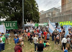 Masiva marcha de la CGT Santa Fe contra la reforma laboral: No a la precarización