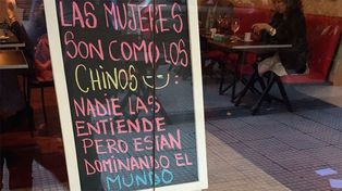 Un cartel sobre las mujeres en un bar porteño generó polémica