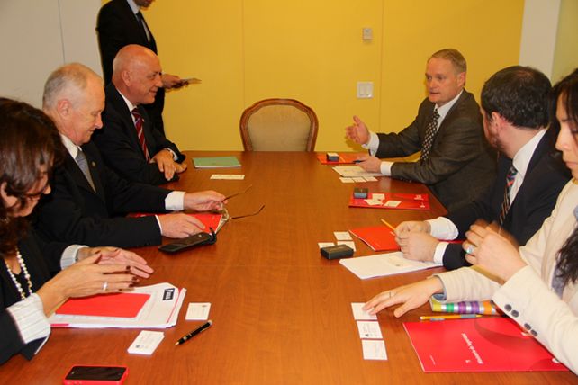 Bonfatti se reunió en Washington con autoridades de la OEA