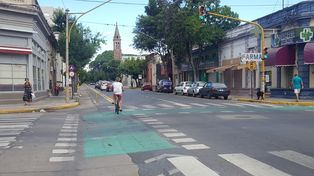 Buscan que la ciclovía de Ituzaingó tenga semáforos para los ciclistas