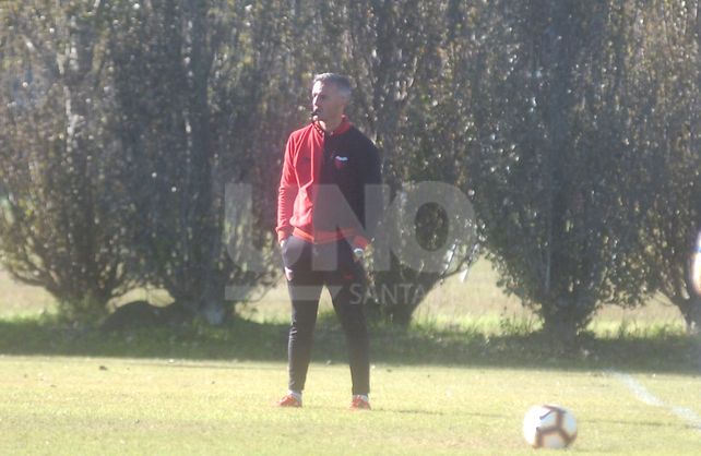 El audaz sistema que Pablo Lavallén analiza utilizar en el nuevo Colón