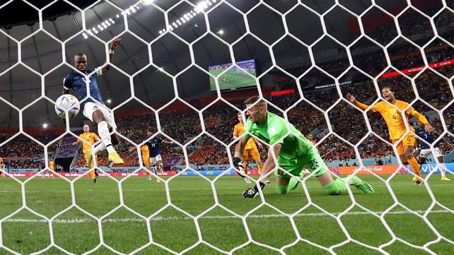 Enner Valencia hizo todos los goles de Ecuador en los últimos dos mundiales en los que participó.