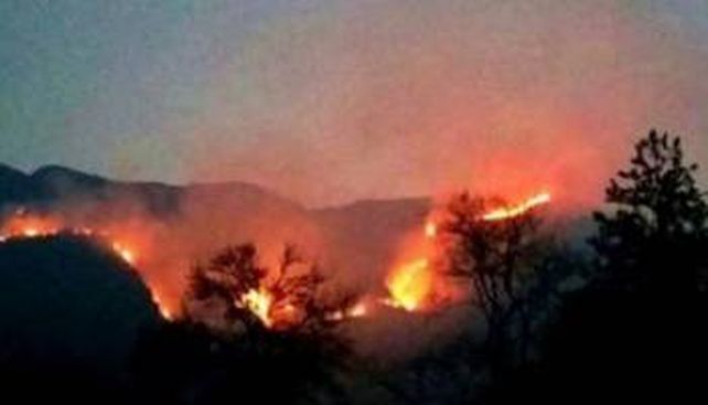 El Famatina. El incendio afecta al cordón