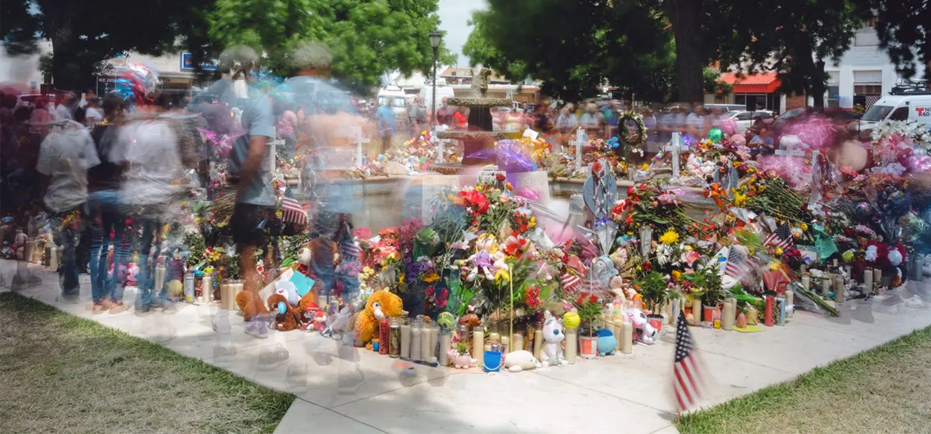 Memorial para víctimas de tiroteos escolares, Texas, EE. UU. Foto: Christopher Lee/New York Times/Redux/eyevine