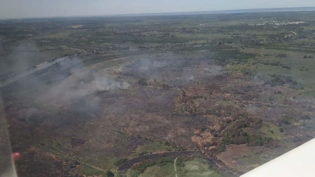 El Gobierno de Entre Ríos declaró el estado de Emergencia Ambiental en todo el territorio por tres meses para reforzar la lucha contra el fuego