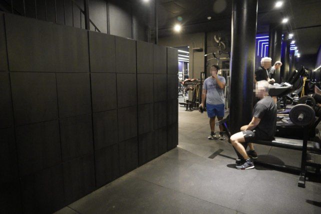 Los lockers del gimnasio Brothers Fitness Club están a la vista de todos.