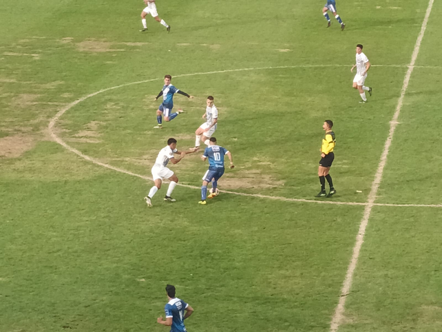 Argentino rescató un punto ante Sportivo Barracas como visitante y sumó otro empate