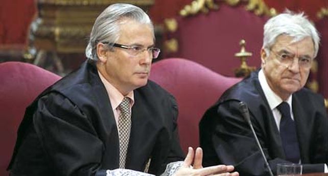 El juez Baltasar Garz&oacute;n se sent&oacute; en el banquillo de los acusados