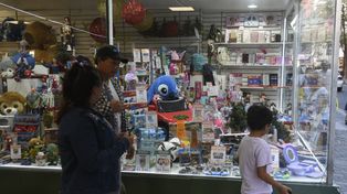 Los vendedores apuestan a los regalos de Papá Noel y buscarán que la venta se mantenga en repunte para la noche de Reyes.&nbsp;