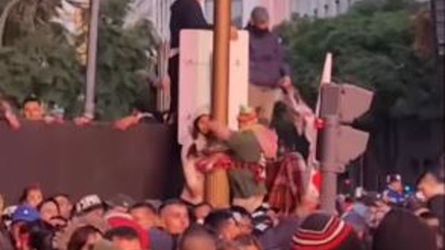 Así estaban los chicos durante el recital que brindó la Mona Jiménez.